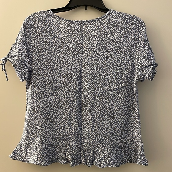 3 for $25! H & M Blue Floral Women's Top, size 12 - Picture 6 of 6